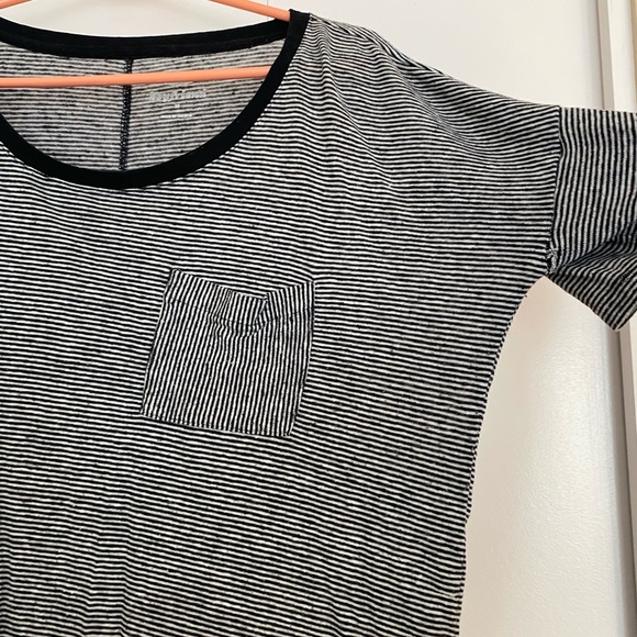 Old Navy Striped Boyfriend Pocket Tee, Black/White Cotton Short Sleeve T-Shirt - Picture 3 of 4